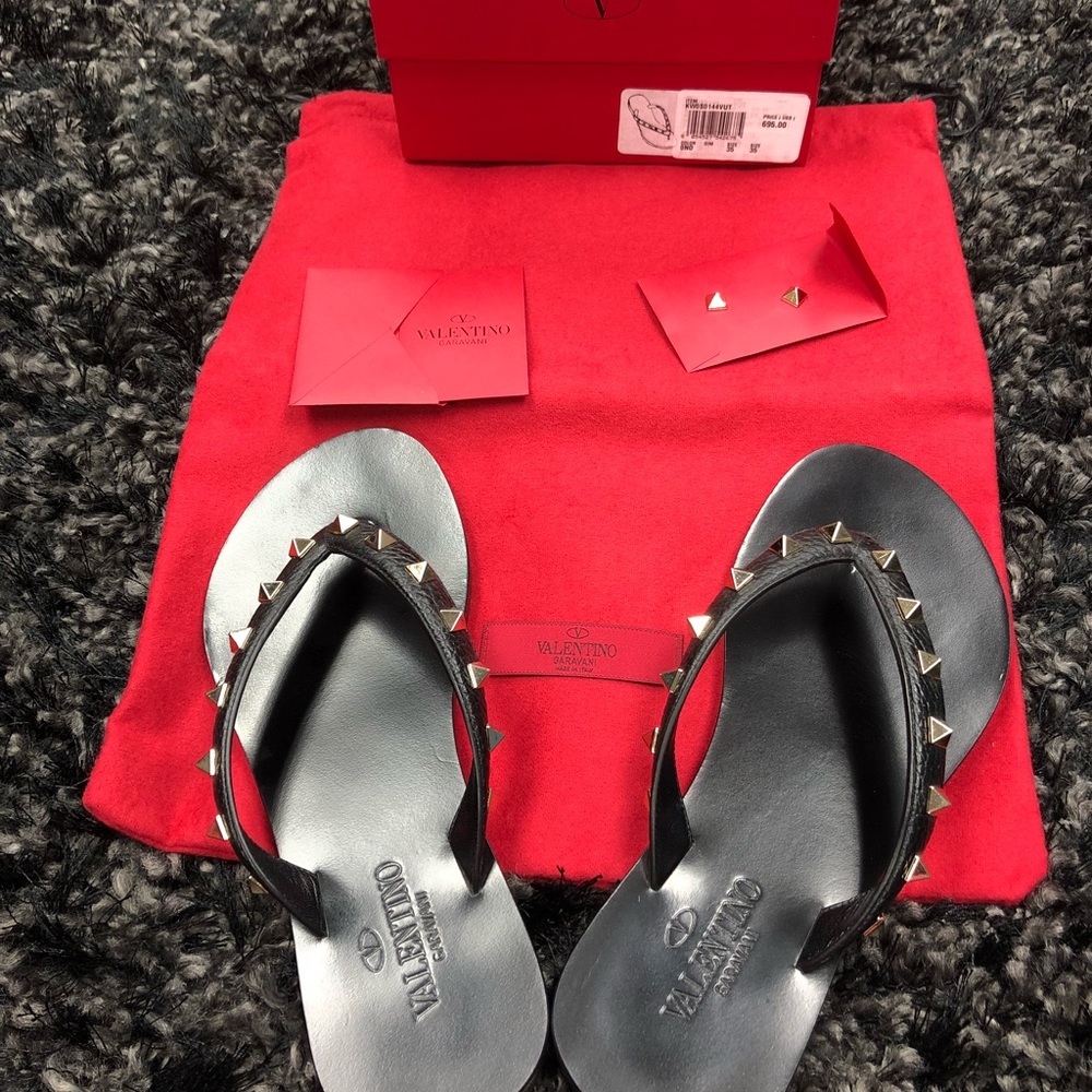 Valentino rockstud  flip flops